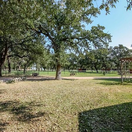 Ark Bunkhouse Fredericksburg Hideaway With Hot Tub Villa Exterior photo